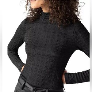 EVEREVE Sanctuary textured black mock neck long sleeve top size small